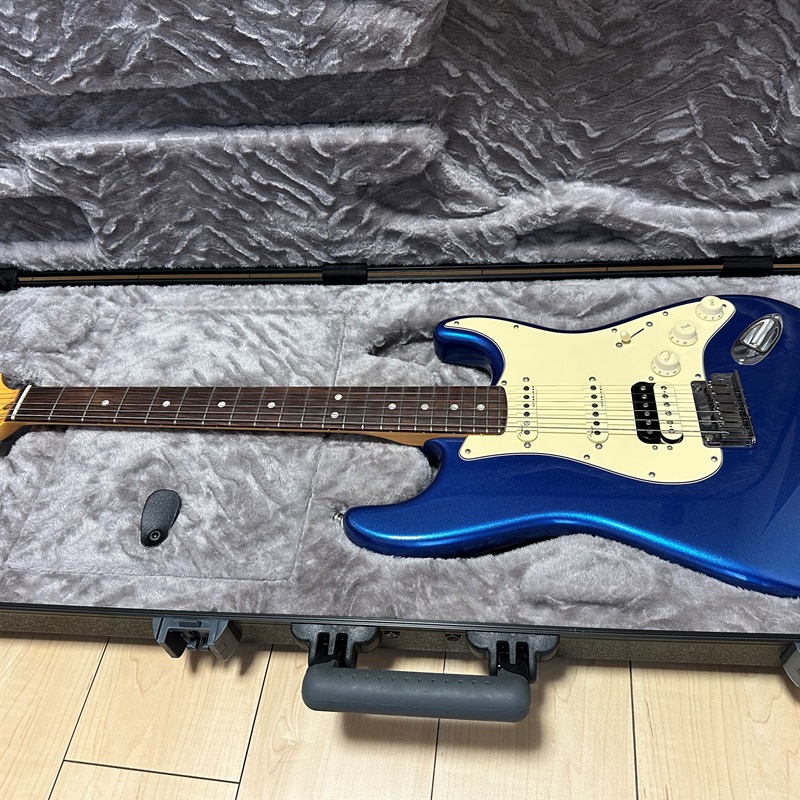Fender USA American ultra Stratocaster HSS RW COBの画像